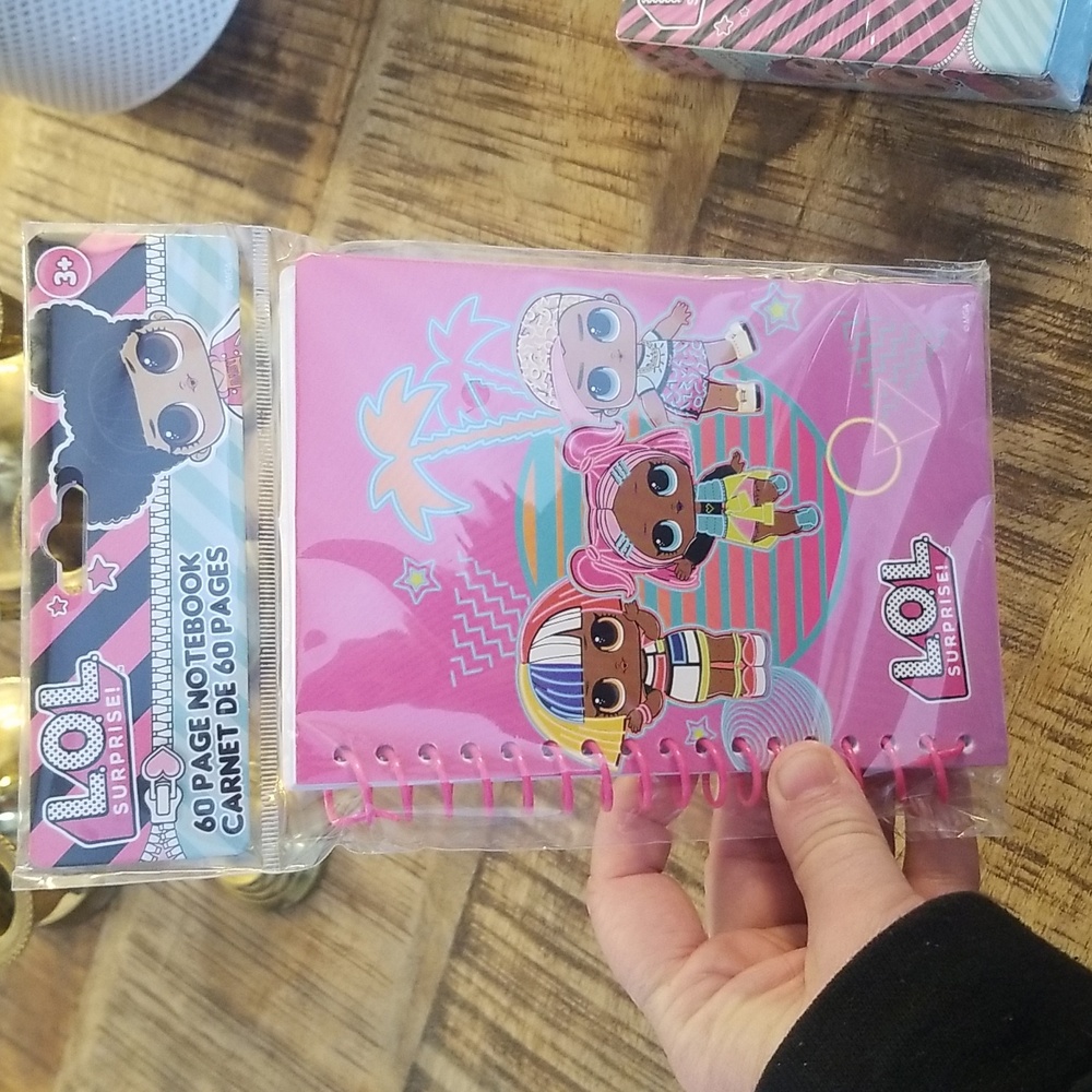 🆕 LOL Surprise Stickers & Notebook - Picture 3 of 3
